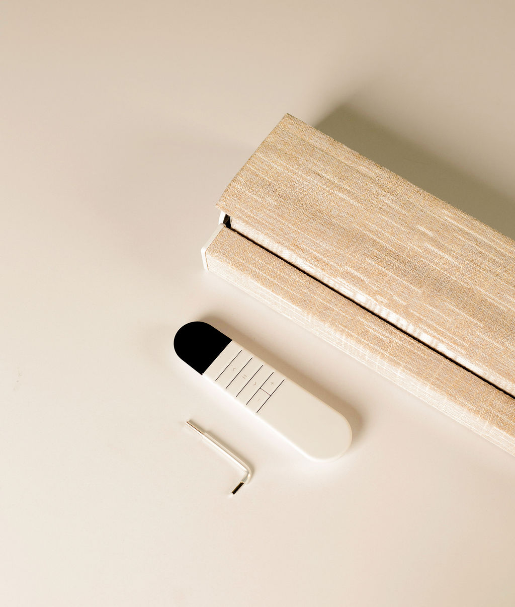 Roller blind cassette with remote control
